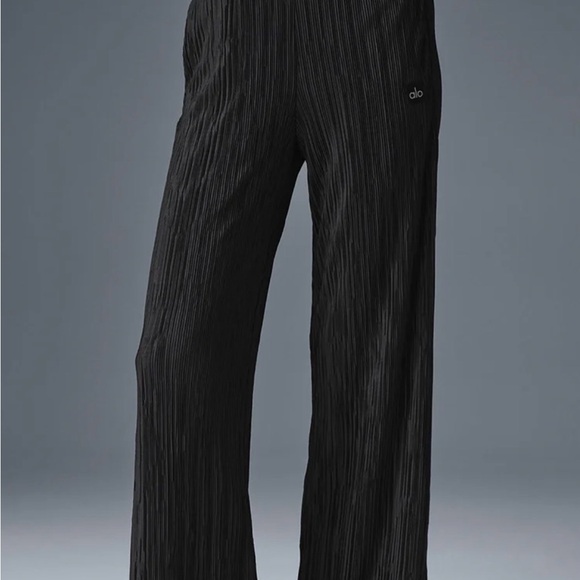 ALO Yoga High Waist Micro Plisse Straight Leg Pant - Picture 2 of 6